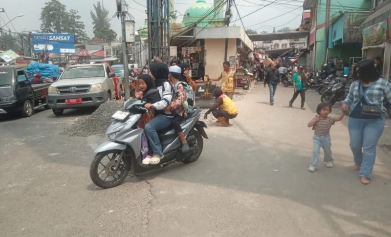 Pemkab Bogor Tata Lahan Bekas Pembongkaran di Pasar Cisarua untuk Perlebar Jalan